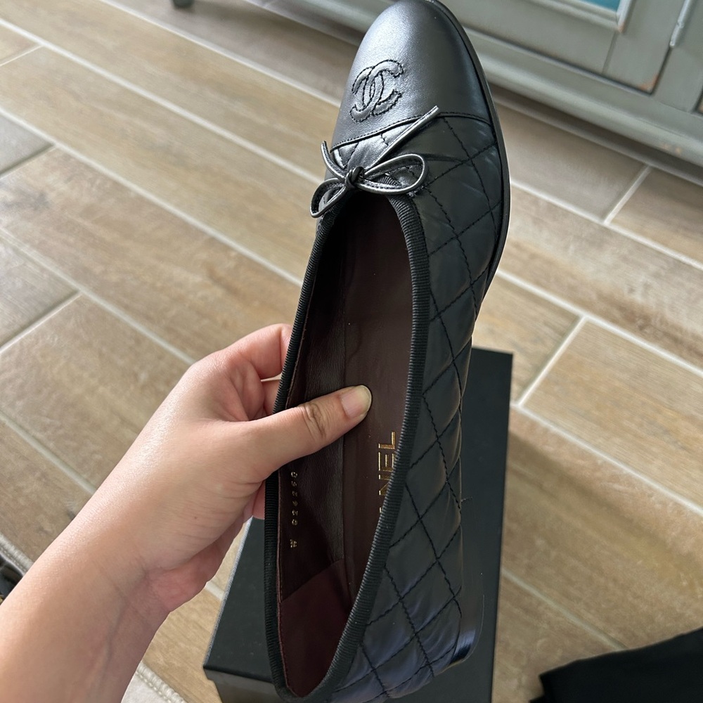 Worn Once CHANEL Black Quilted Ballet Flats 40 - Picture 9 of 10